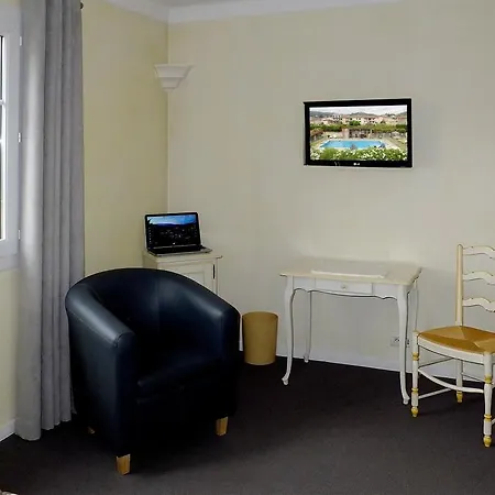 Hotel Du Bosquet 2*